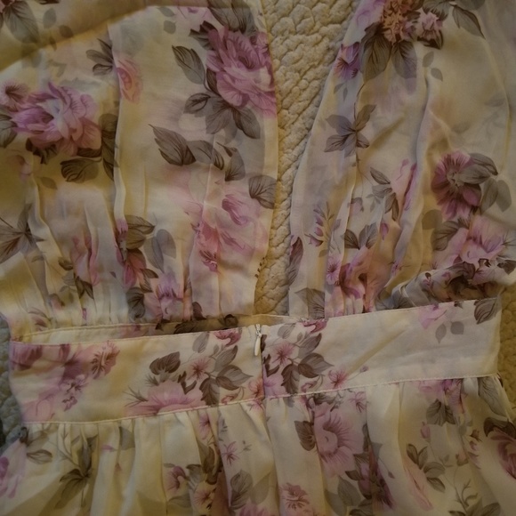 Wear Multi Ways Floral Halter Dress!! - Picture 5 of 6